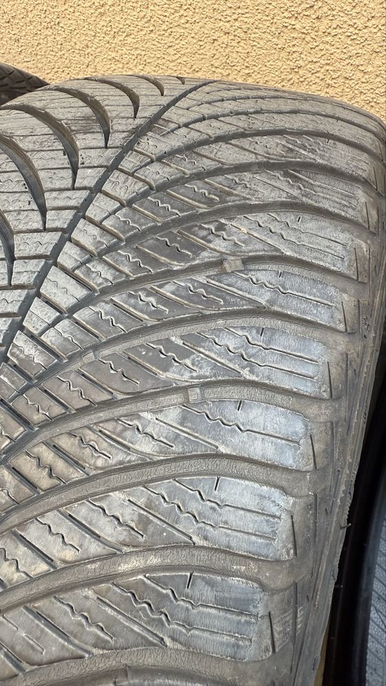 GOODYEAR Vector 4Season G2 235/45/17 4 броя DOT 3519