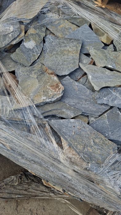 Vând piatra naturala asiguram montaj și transport în toată tara