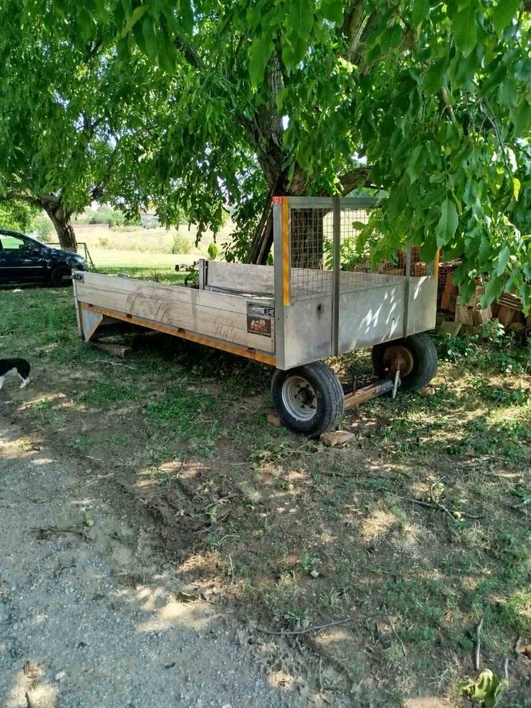 Продавам кароселия за бус