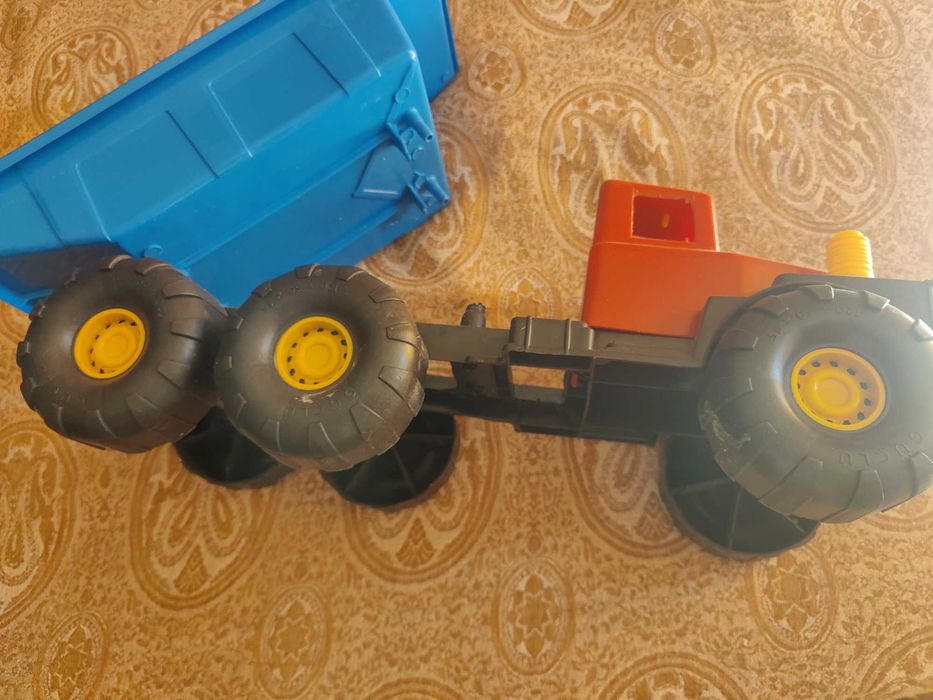 Продавам детска играчка Камионче - ново, голямо