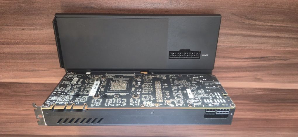 Minisforum Deg1 eGPU Dock