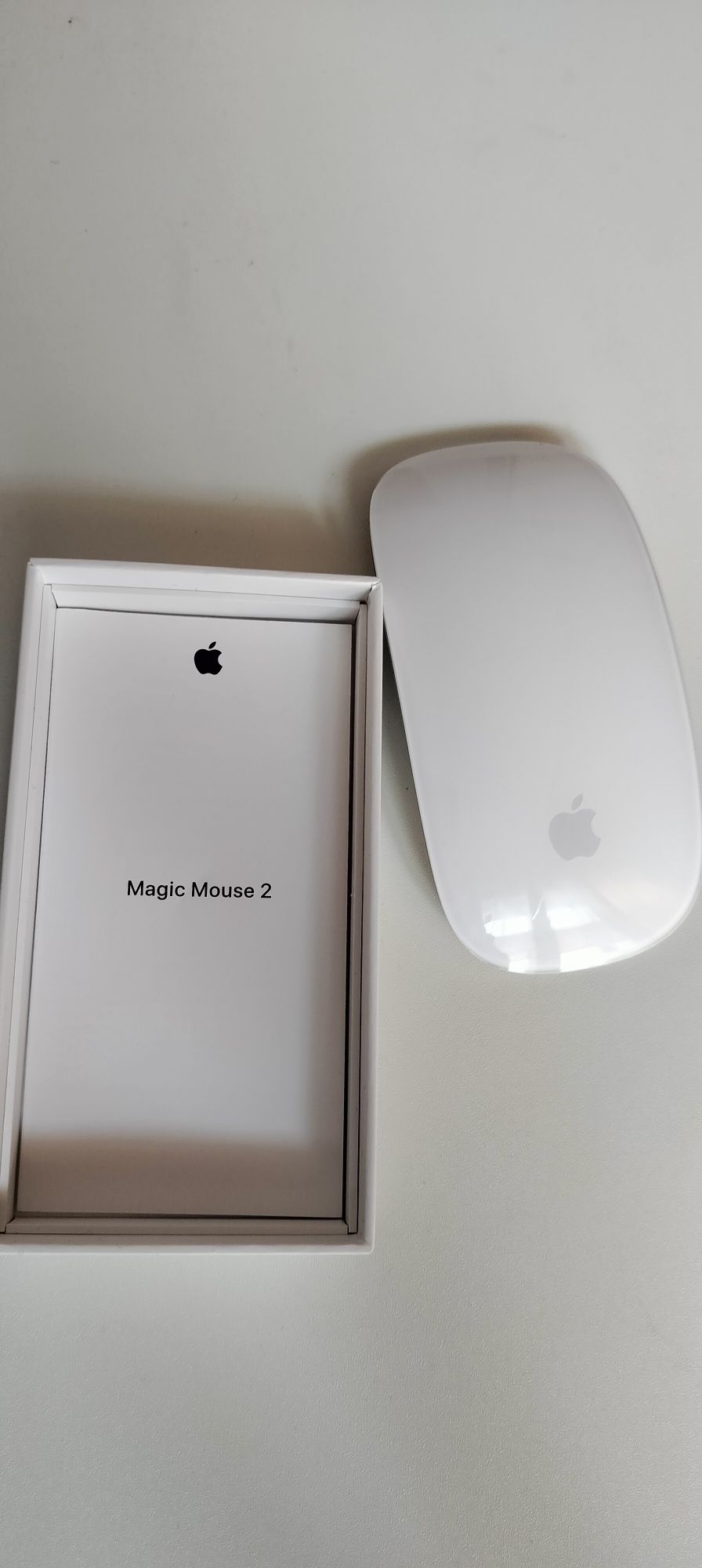 Apple magic mouse 2, magic keyboard 2.