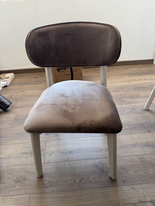 Продава се кухненска маса с столове