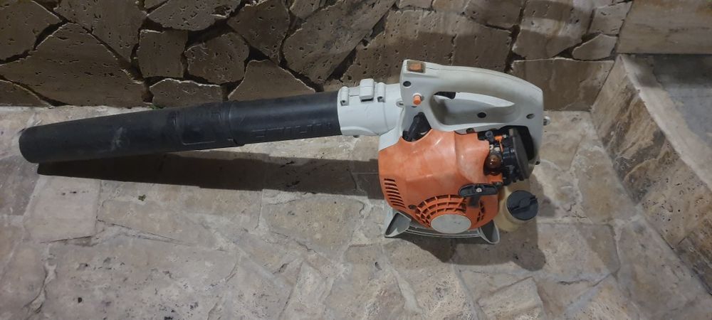 Suflanta Stihl bg55 pentru frunze praf