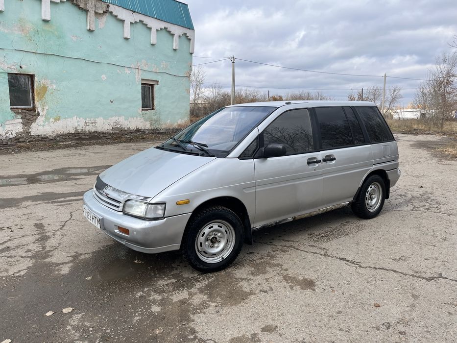 Продам NISSAN PRAIRE 1992 года выпуска