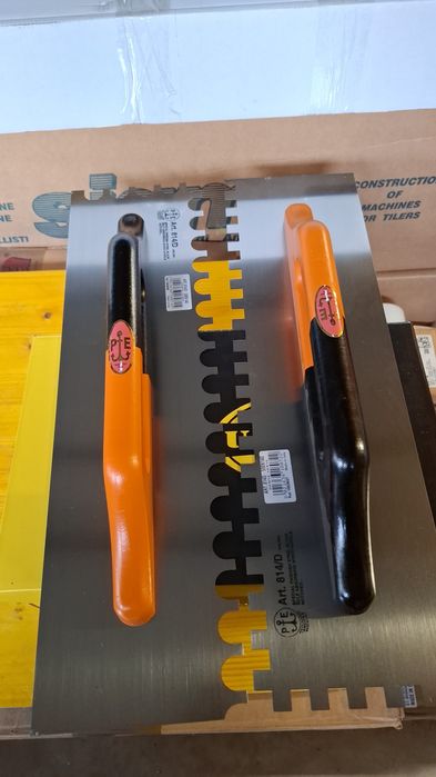 Gletiera cu dinți pentru adeziv Ancora Pavan