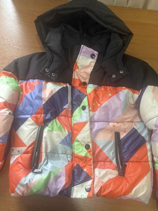 Продам куртку весенюю для девочек  до -10 градуса, теплая внутри мех