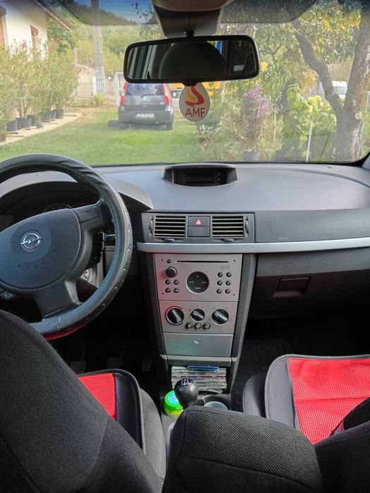 Vand autoturism Opel Meriva bine intretinut!