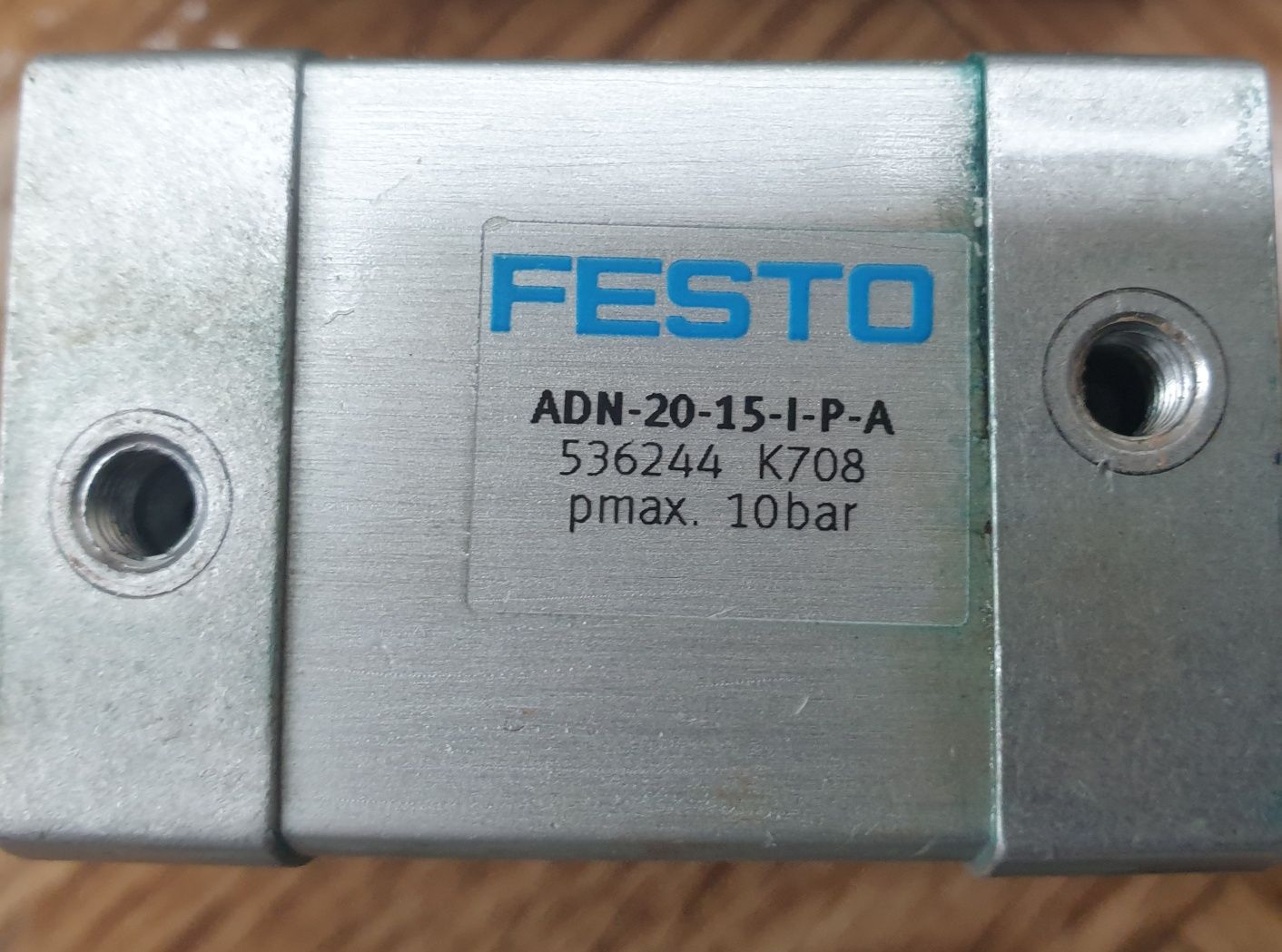 Cilindrii piston pneumatic Festo