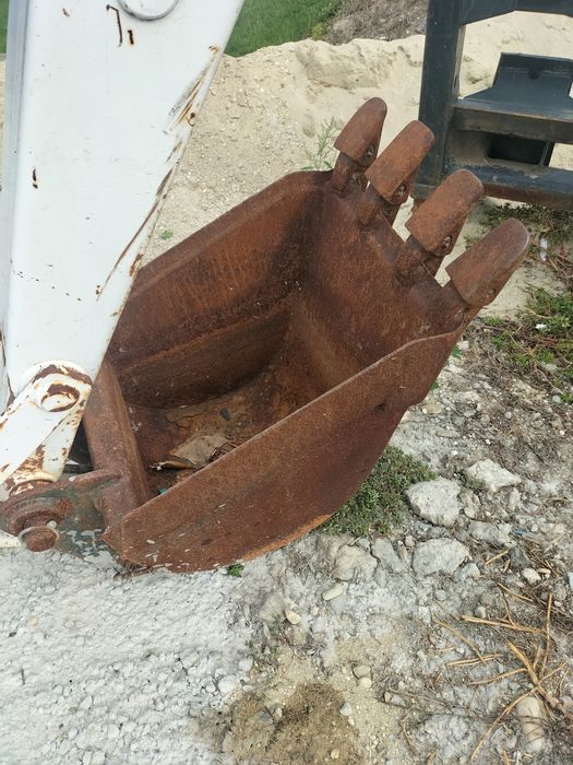 Brat excavat bobcat ,brat săpat mini incarcator