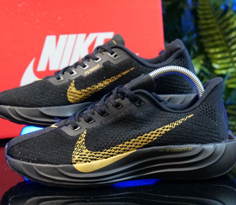 Мъжки маратонки NIKE ZOOMX Цвят Черно и Златисто