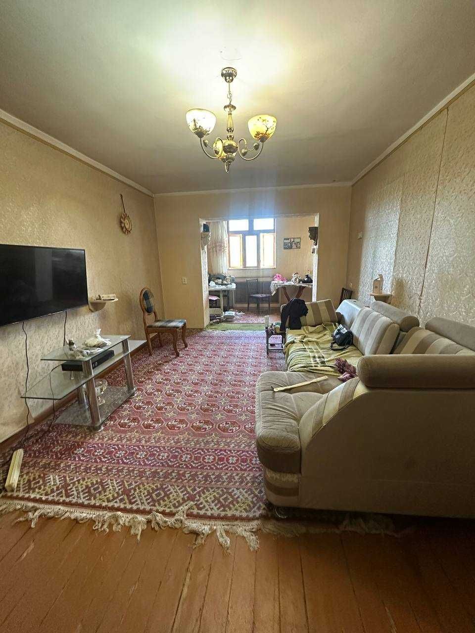 СРОЧНО !! Продается квартира в Яшнабаде 3/3/4 ( 67 кв/м ) Дворец