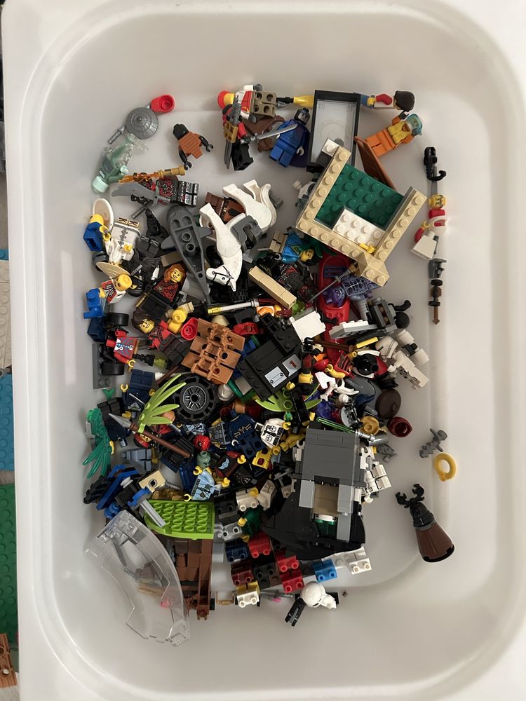 colectie lego + cutie in forma de lego