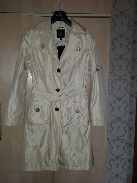 Новый женский плащ размер 44
