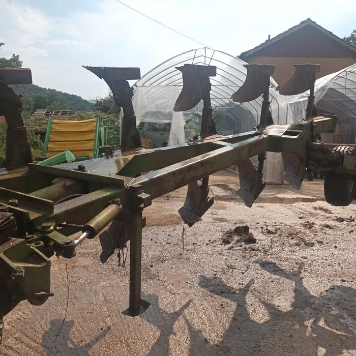 Разпродажба на плугове, брани, тракторно ремарке.