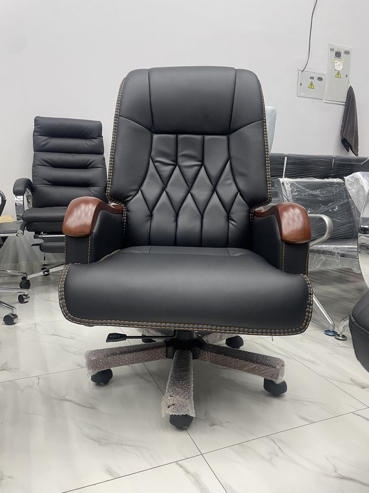 Офисное кресло для руководителя BOSS