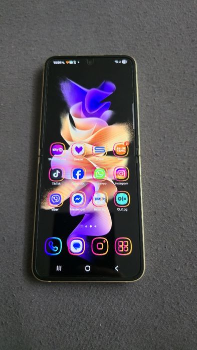 Безупречен Samsung Z Flip 6 256gb