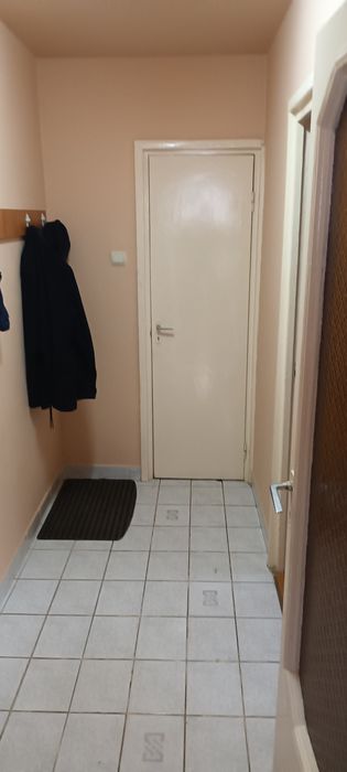 Vând apartament cu două camere în Dâmbu