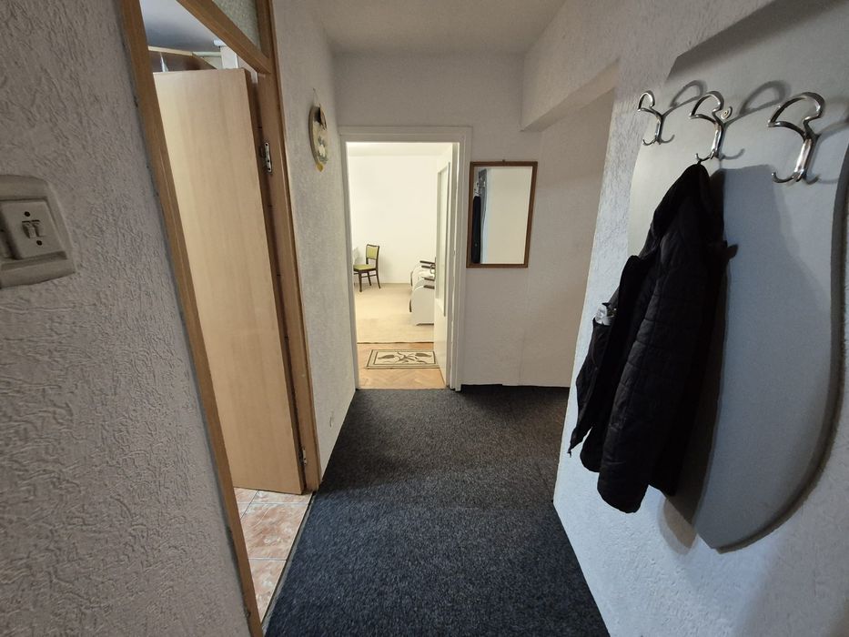 Închiriez apartament 4 camere
