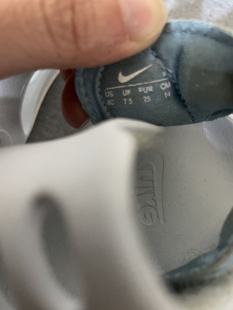 Сандали  Nike 25