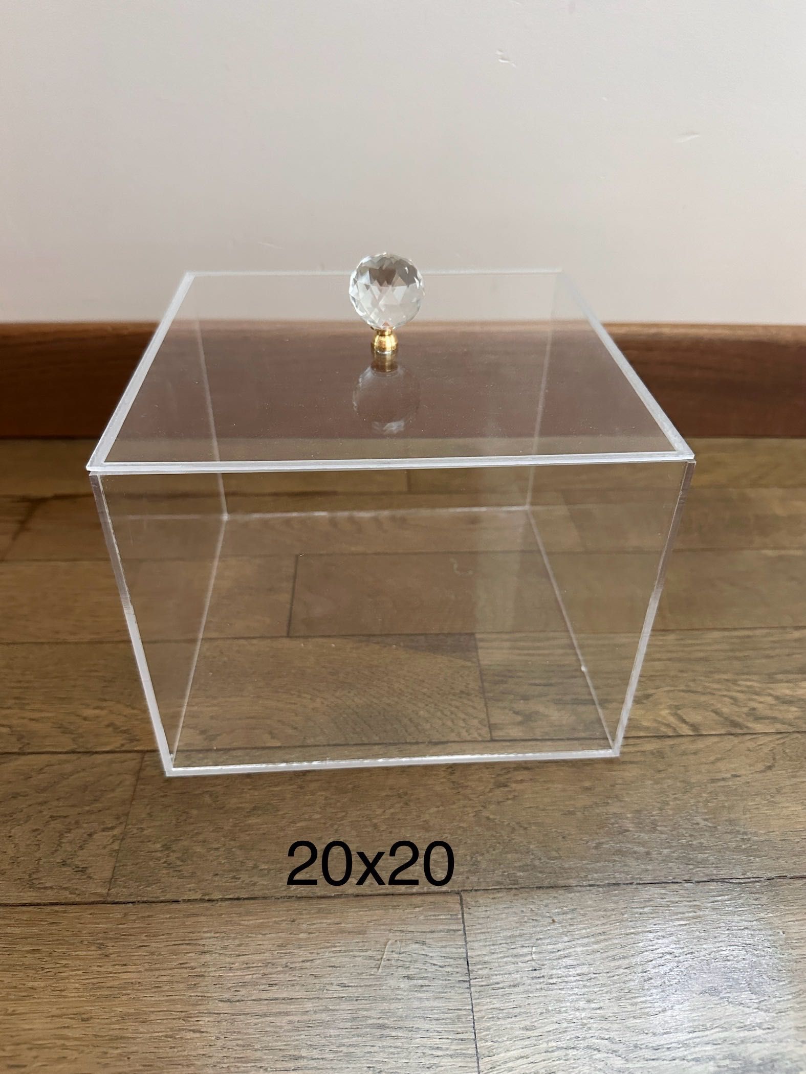 Кутии от Plexiglass