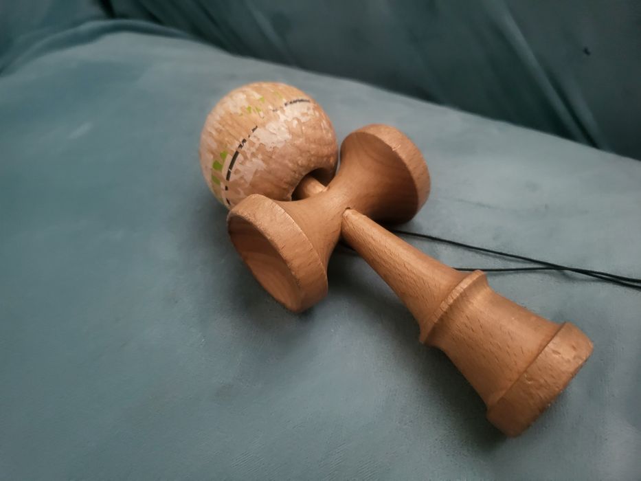 Vând sau schimb kendama sweets legend shape JORGENSON si kendama prime