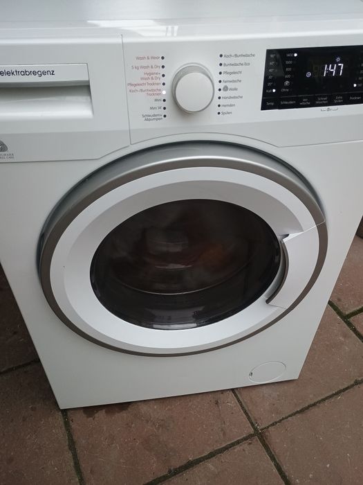 Mașină de spălat rufe cu uscator model nou
