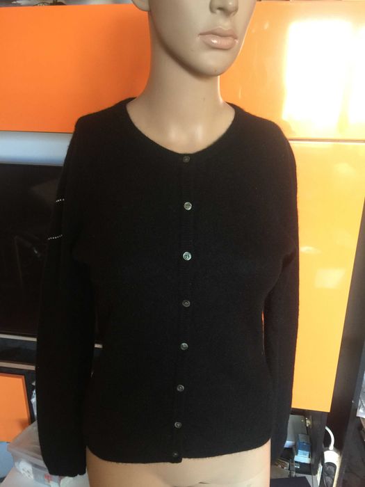 Черна кашмирена жилетка по тялото (100% кашмир)