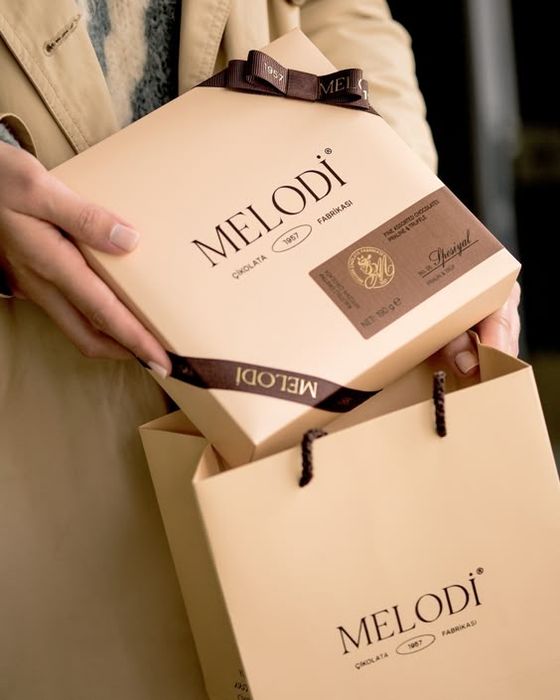 Подарочный пакет,  подарочный коробка  этикетка самоклейка