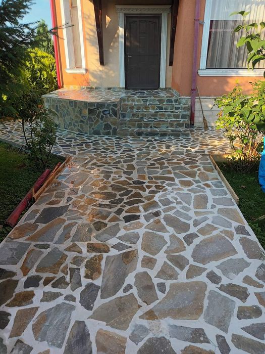Piatra naturala de munte pentru pavaj.