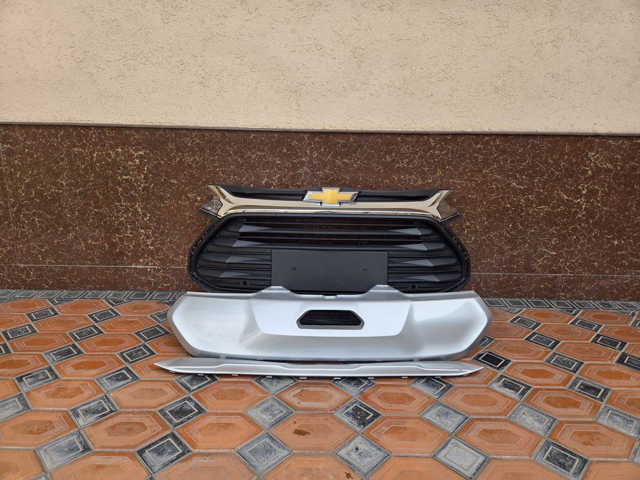 Оригинал облицовка Tracker 2 плюс юбка