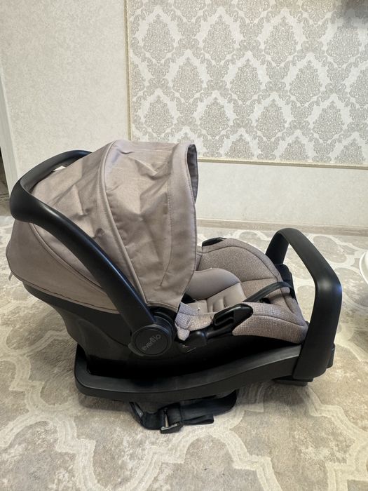 Продается новое авто кресло, фирмы evenflo.