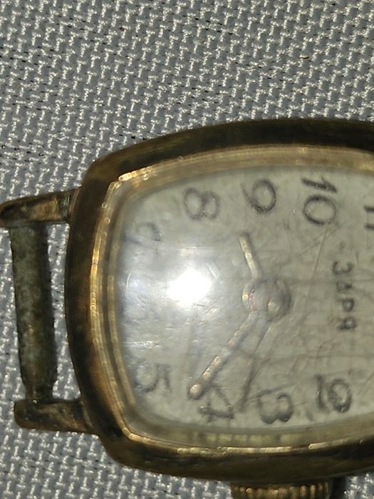 Дамски часовник заря