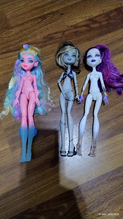 Păpuși monster high și Royale high