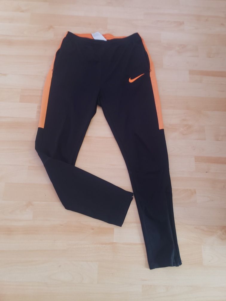 Оригинален екип Nike Dri-Fit S