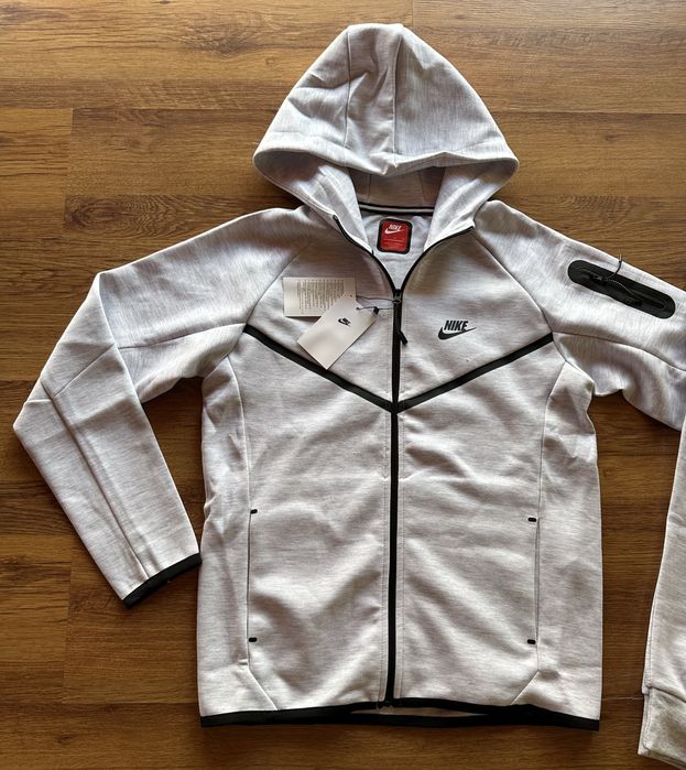 Детски,памучен екип Nike в сиво,с активен,заден джоб на долнището