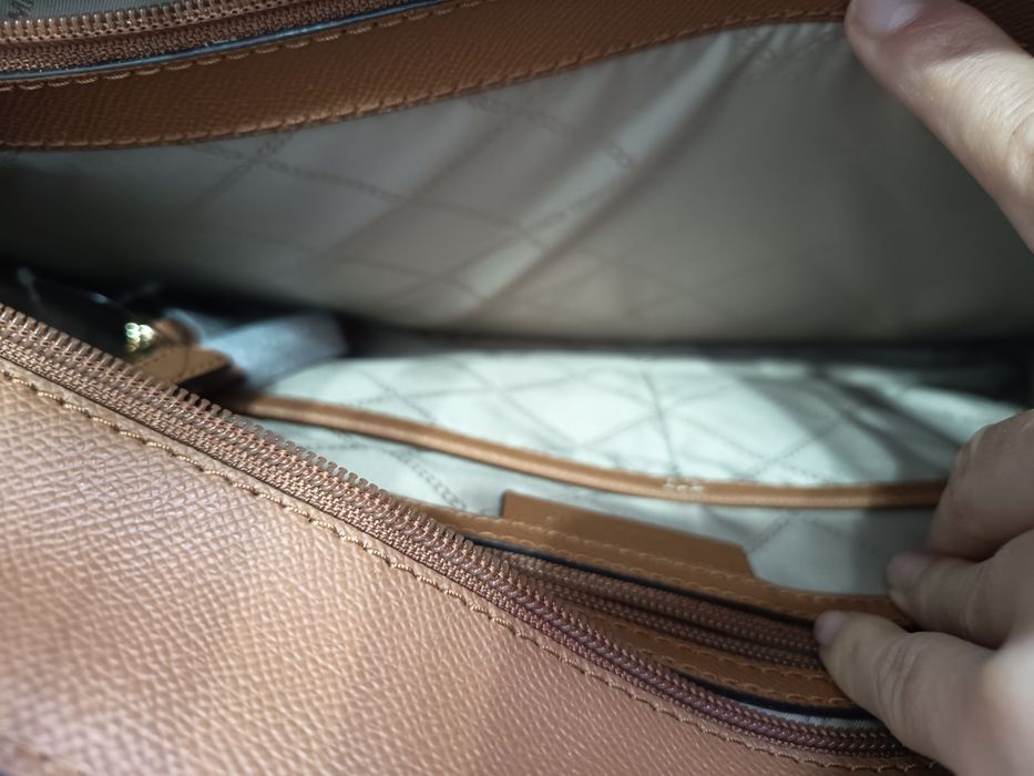 Vând geanta Michel kors