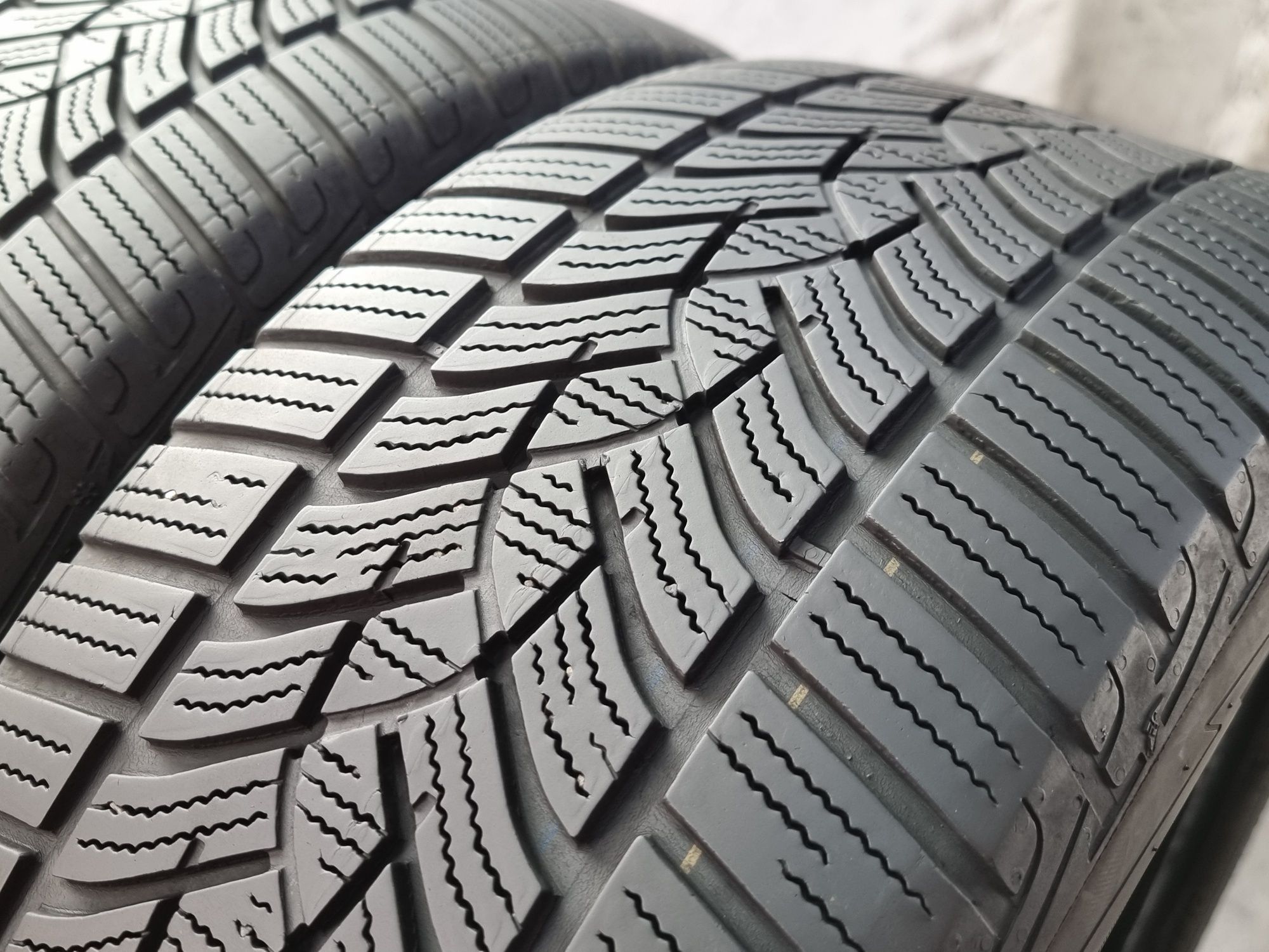 225/50/17 Goodyear 2Броя: 130лв 6мм Run on flat