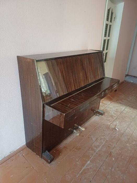 Пианино 'ЛИРИКА'