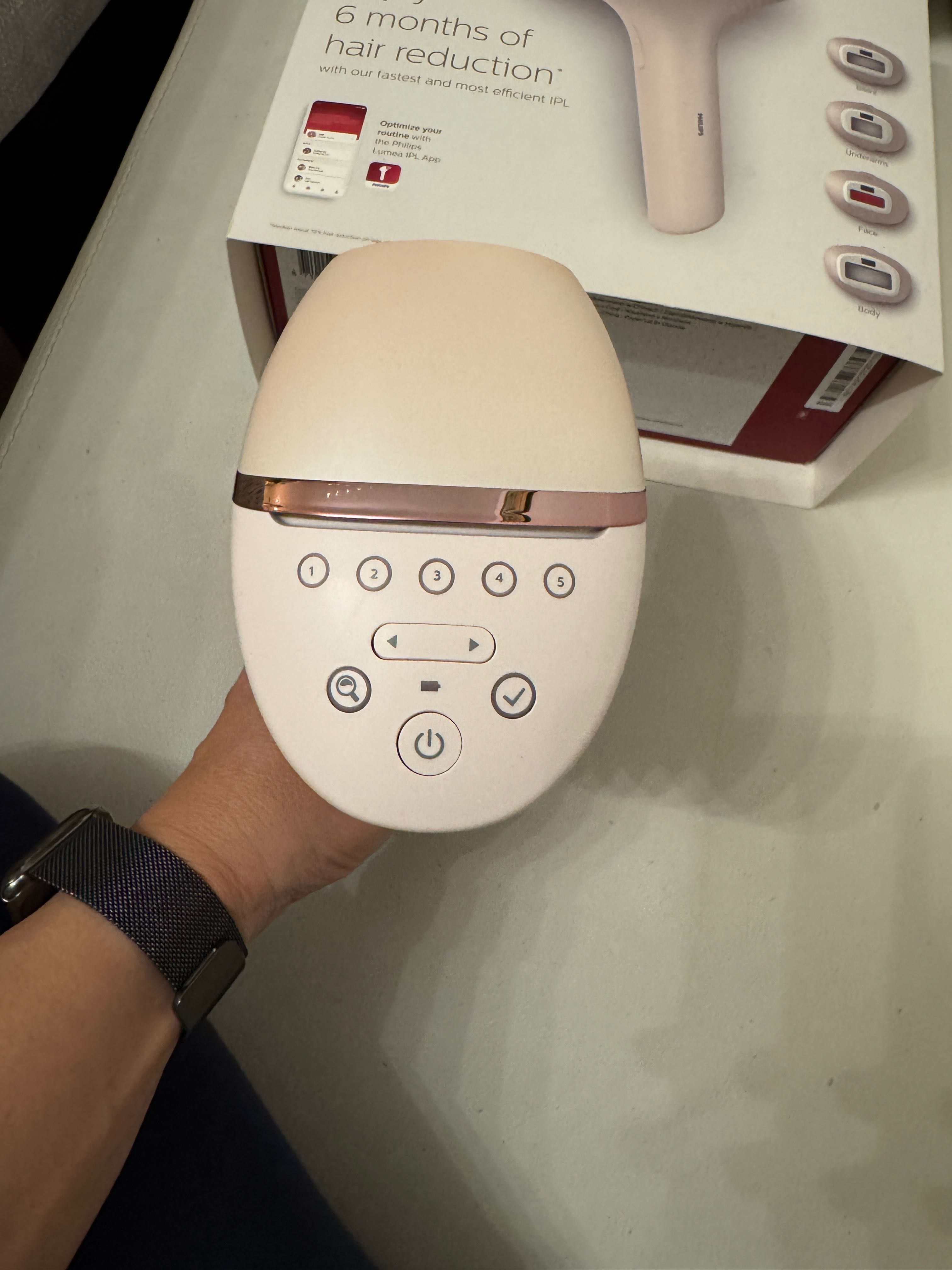Фотоепилатор Philips Lumea