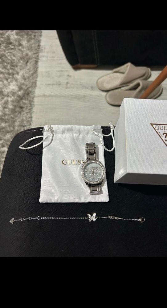 Часовник Guess ЧИСТО НОВ