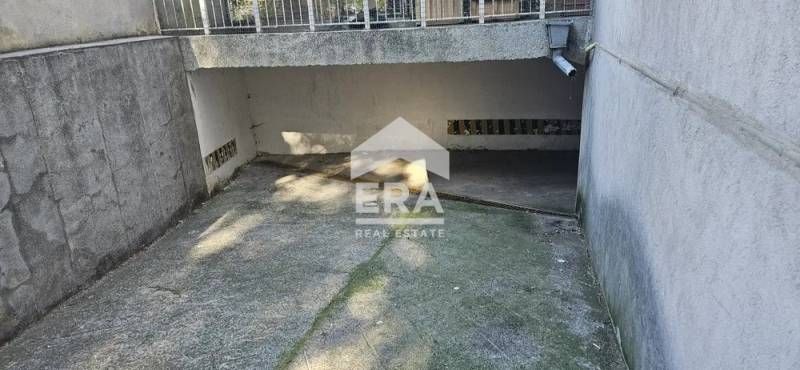 Ексклузивно! Подземен гараж за продажба до Шишкова градинка, Варна