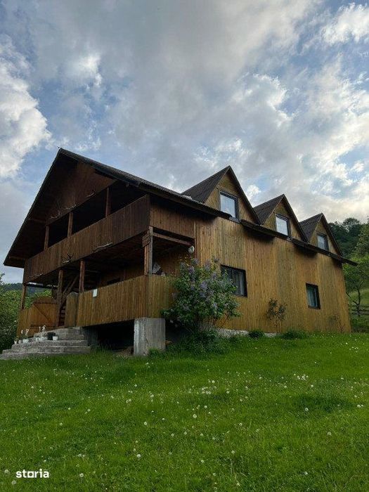 Cabana de 210mp, 2600 mp teren, in Rachitele