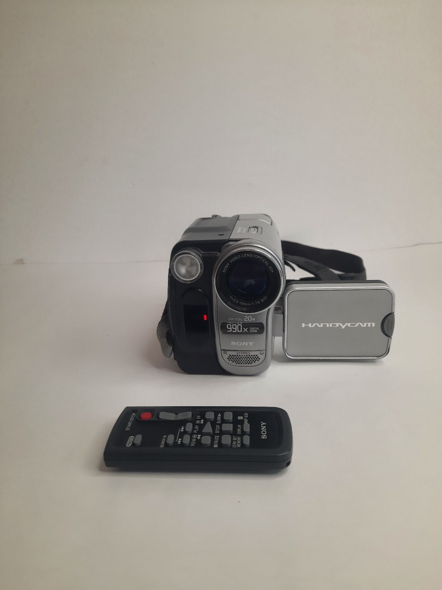 Видеокамера Sony DCR-TRV285E