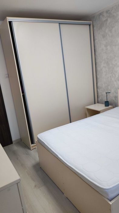 Dormitor complet (Pat + Dressing + Noptiera + Comoda)