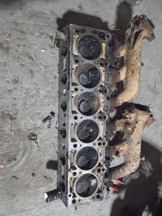 Головка на мерседес (Mercedes) 103 матор