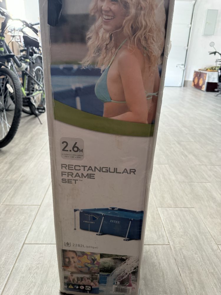 Продается бассейн не порван нет дырок 260м*160м*65см
