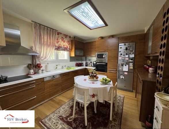 Продава се Къща в София, Люлин 9 - 230 кв.м за 2566 €/кв.м - Снимка #8