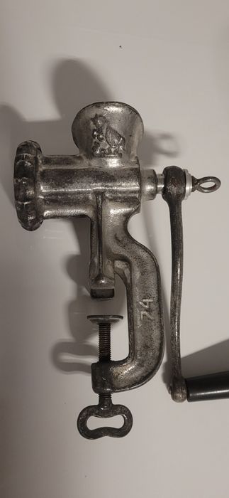 Masina de tocat manuala