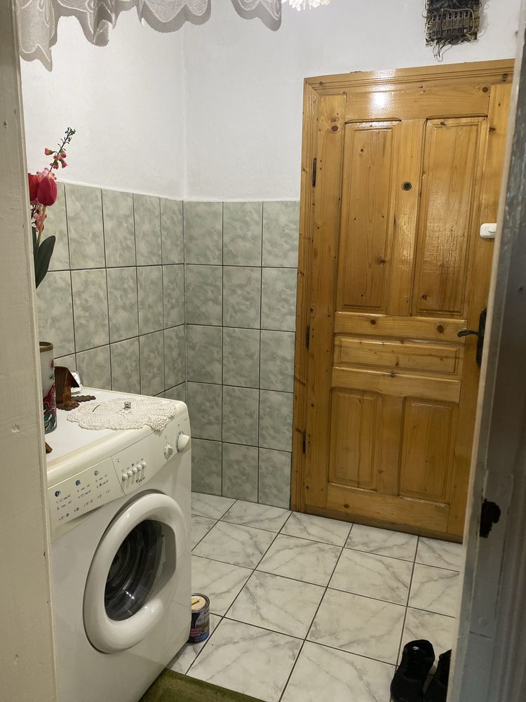 Garsoniera cu debara si garaj de vanzare